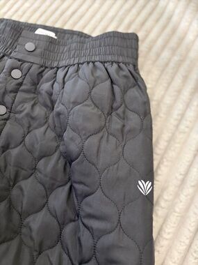 Quilted Black Women’s Joggers with Elastic Waist